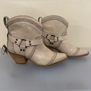 New Dingo Boots size:9